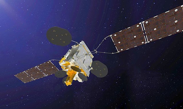  La imagen muestra un satélite de comunicaciones. 