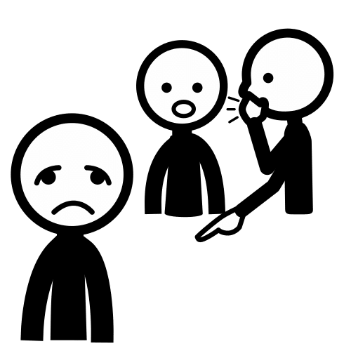 La imagen muestra a dos personas hablando, y una de ellas señala a una tercera persona en primer plano que presenta la cara triste. 
