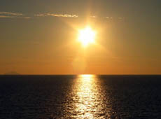 Puesta de sol sobre el mar