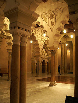 Dobles capiteles corintios de la Aljafería, Zaragoza