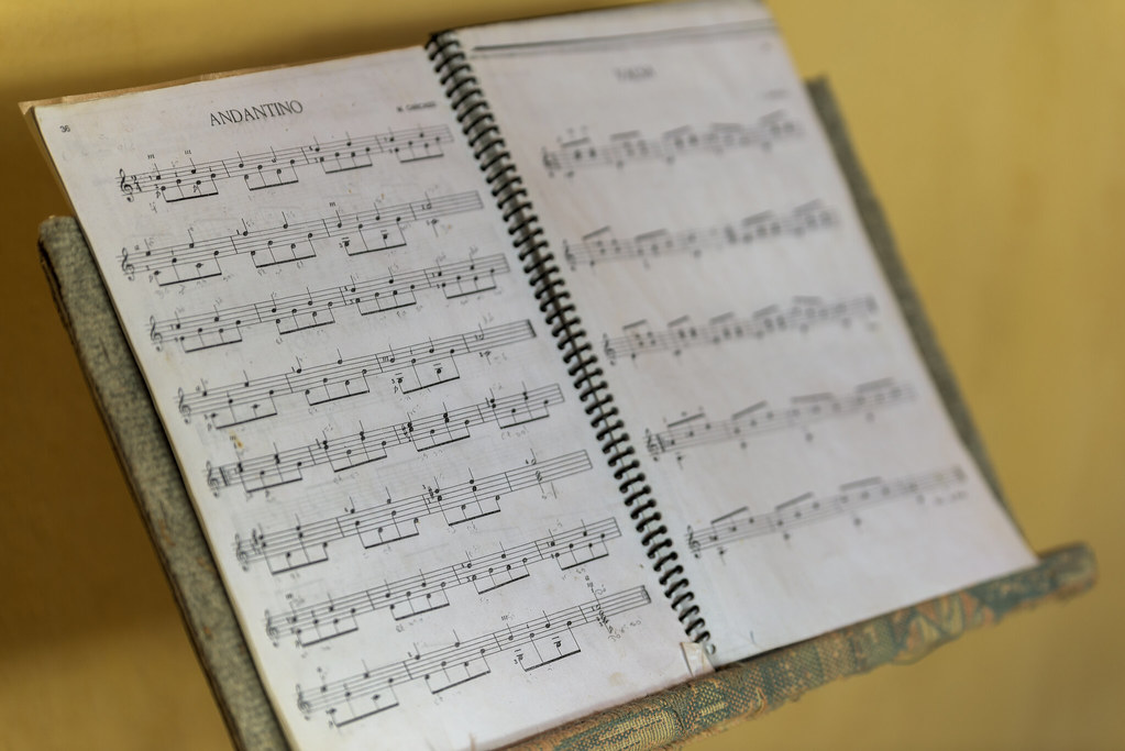 Cuaderno con una partitura musical