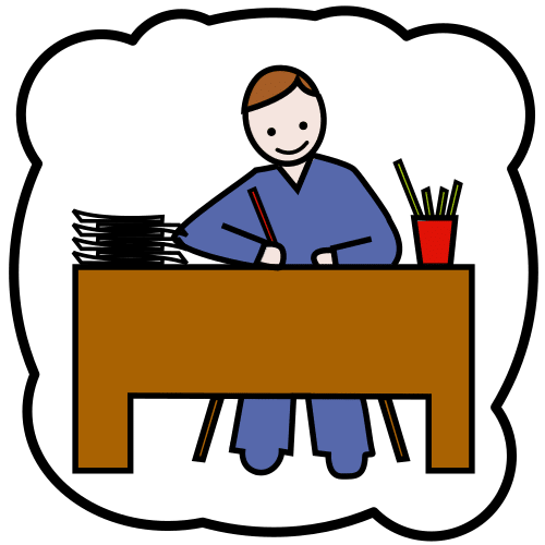 Persona vestida de azul trabajando en una mesa con carpetas negras a la izquierda y un lapicero rojo a la derecha.