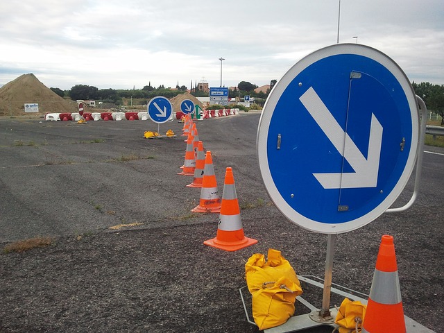 La construcción de carreteras (obras públicas) es una medida discrecional