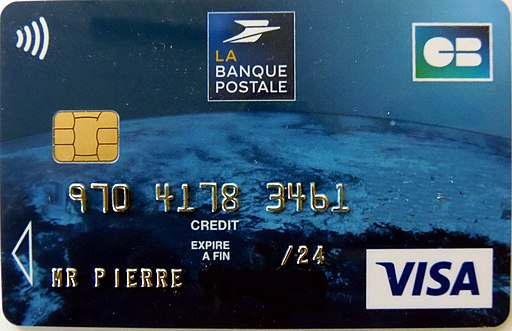 La imagen muestra una tarjeta de crédito