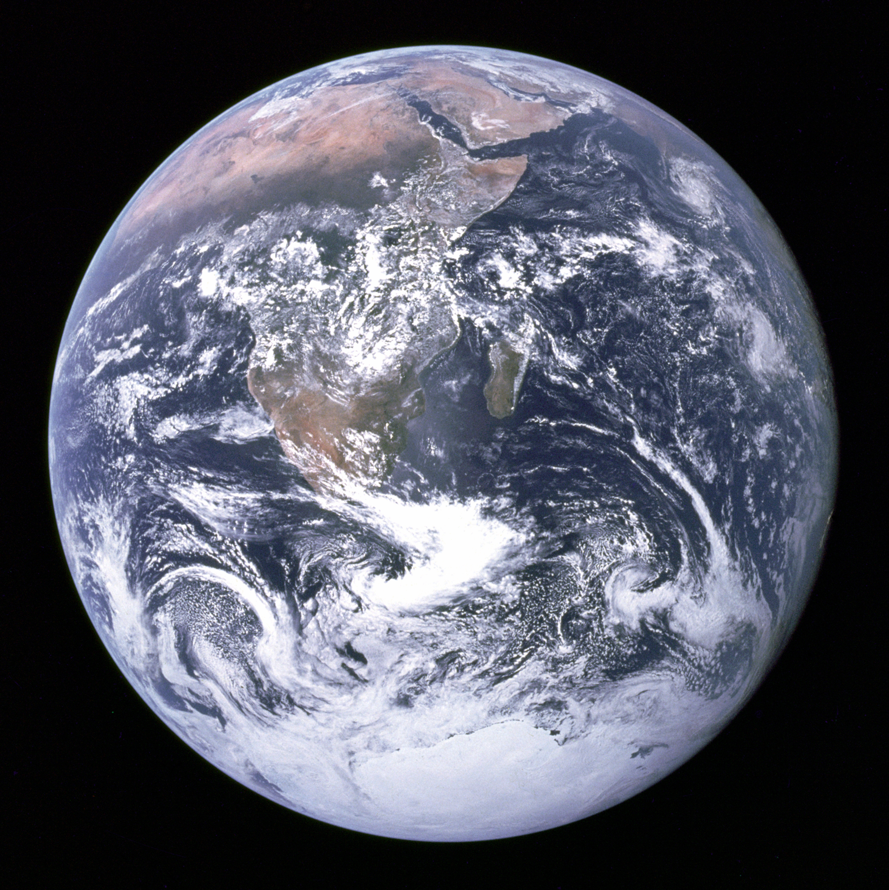 La imagen muestra nuestro planeta La Tierra