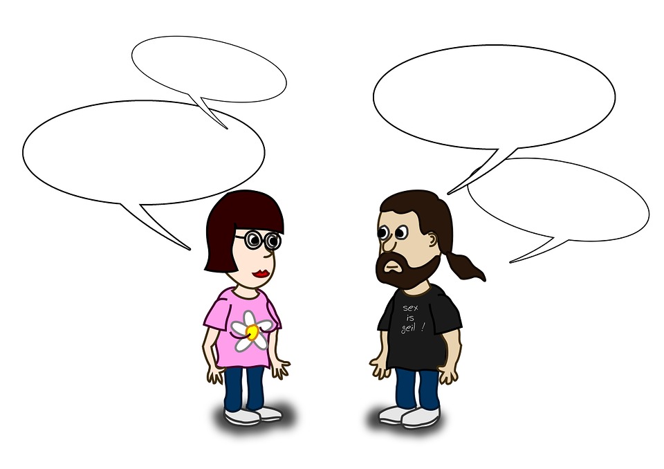hombre y mujer hablando