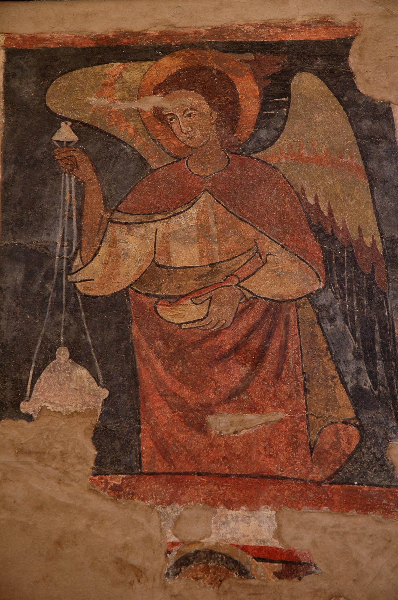 Imagen pictórica de un ángel pintado en un fresco de una iglesia.